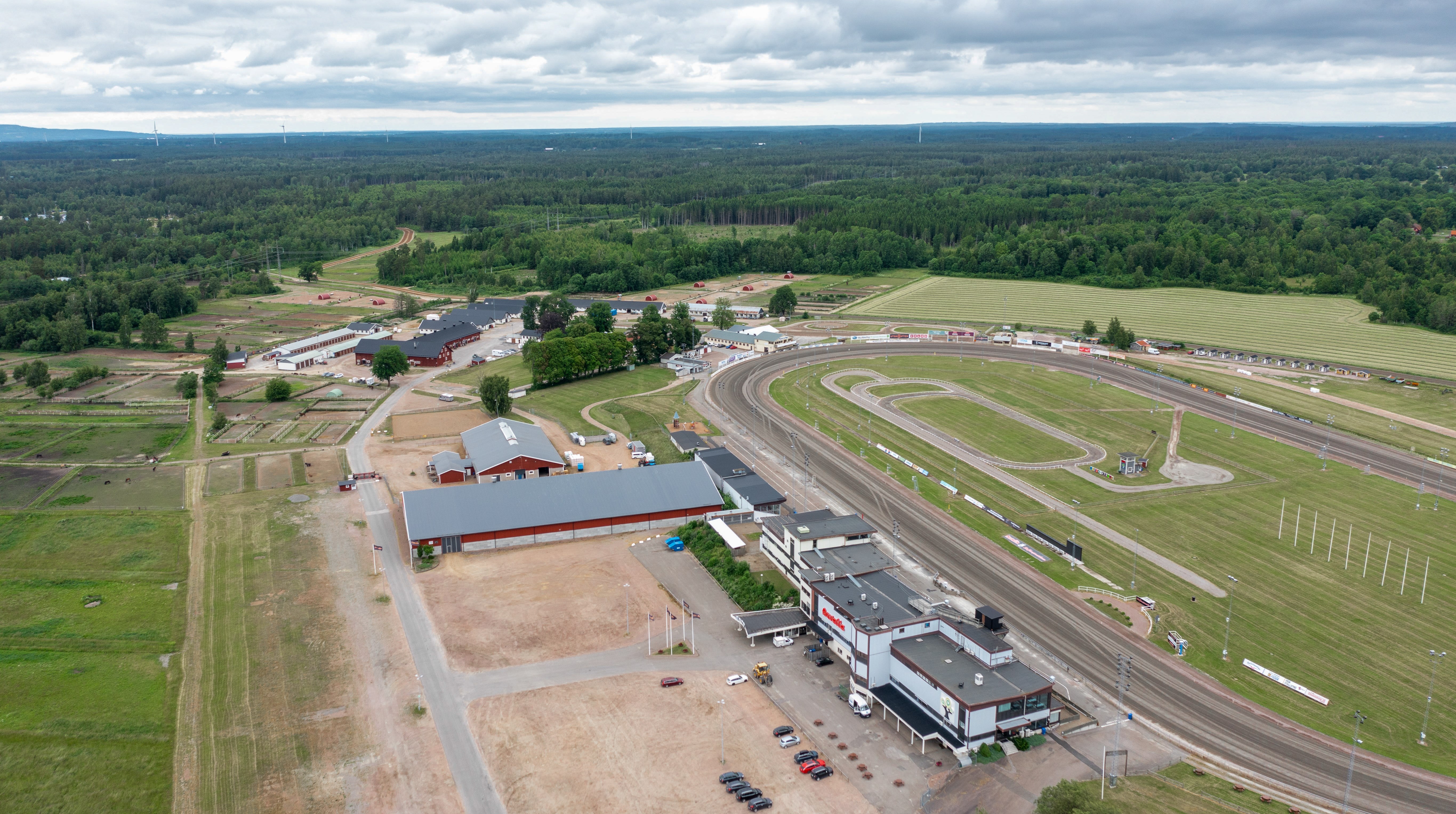 Drönarbild över Axevalla hästcentrum