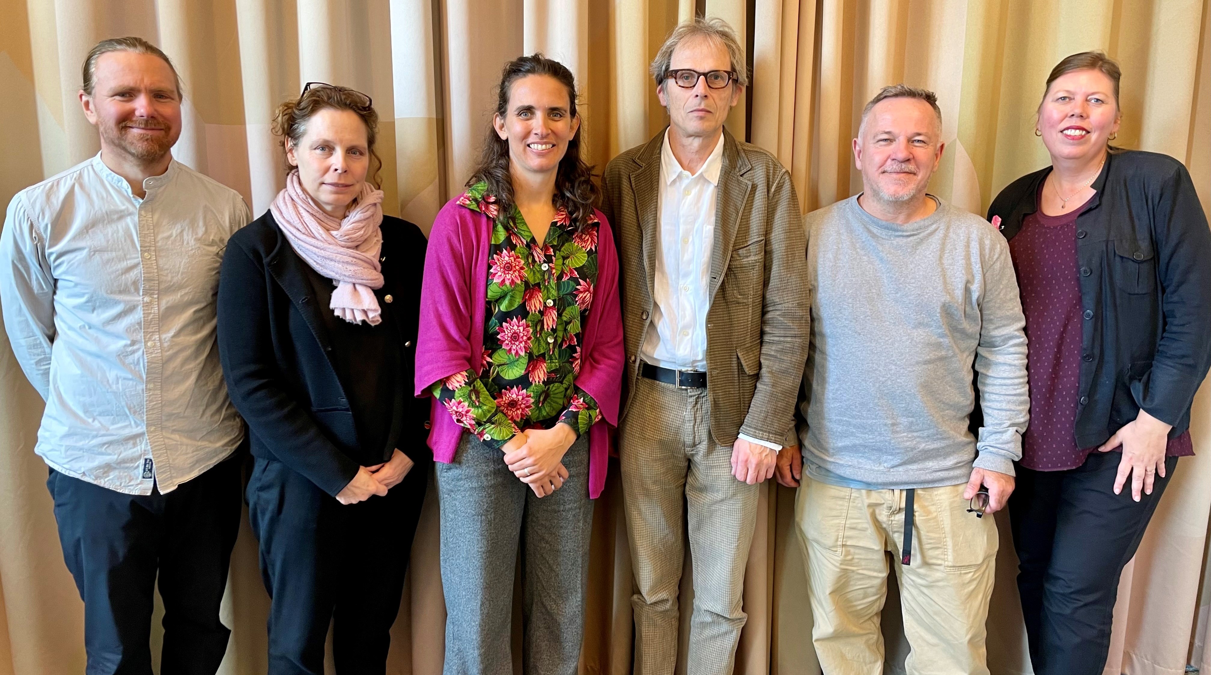 Forskarråd för Västra Götalands klimatomställning, från vänster Hans Hellsmark, Docent i teknik och forskningspolitik, Chalmers tekniska högskola
Annika Nilsson, Universitetslektor förvaltningsrätt, Uppsala universitet
Frances Sprei, ordförande. Professor inom hållbar mobilitet, Chalmers tekniska högskola
Filip Johnsson, Professor uthålliga energisystem, Chalmers tekniska högskola
Sverker Jagers, vice ordförande. Professor i statsvetenskap, Göteborgs universitet
Cecilia Bergstad, Universitetslektor i psykologi, Göteborgs universitet