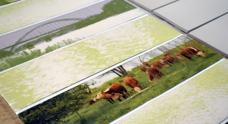 Del av ett av Agneta Spångbergs keramik-kollage inom temat älven.