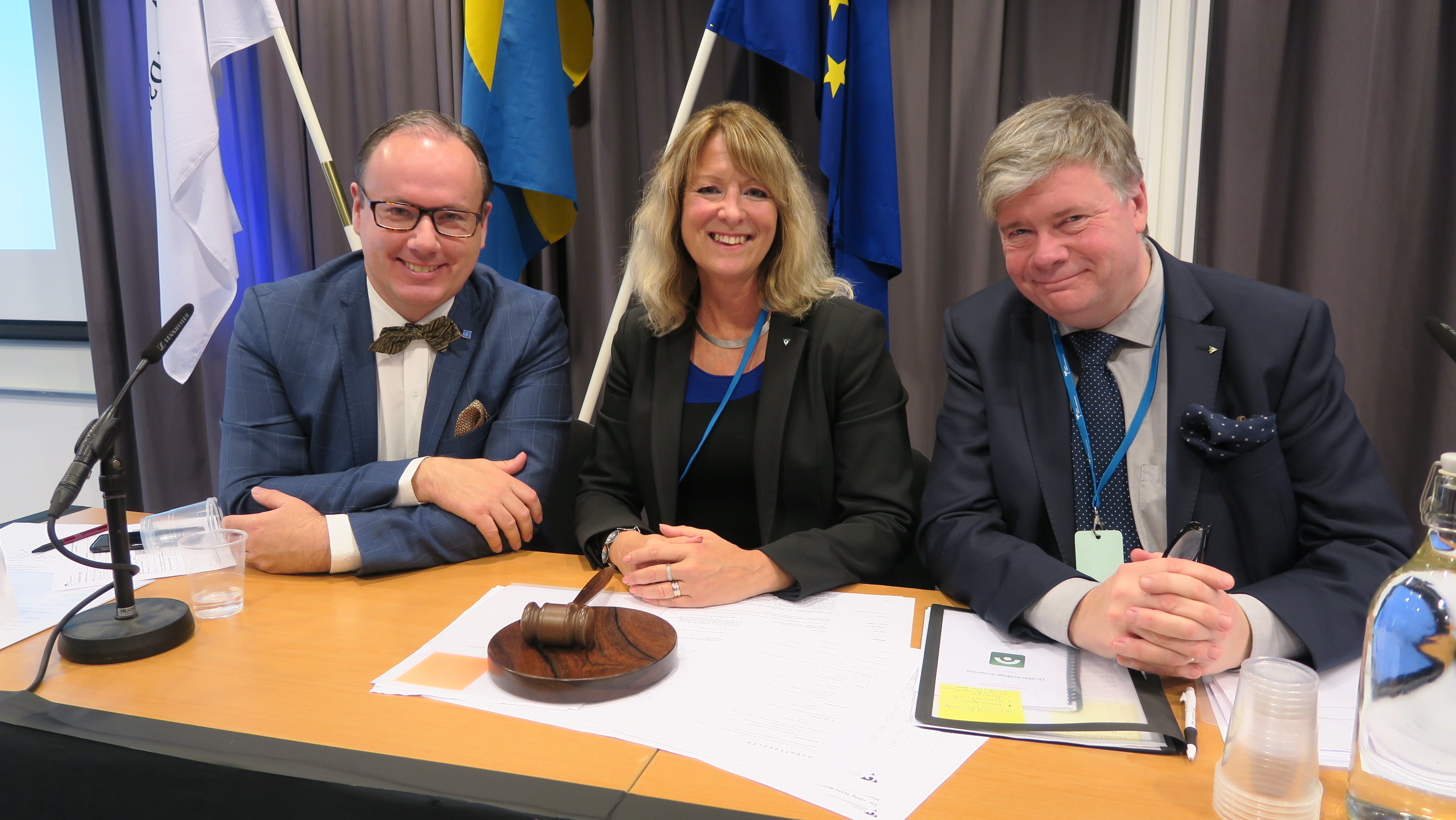 Regionfullmäktiges presidium 2018 med, från vänster: 2:e vice ordförande Magnus Berntsson (KD), ordförande Annika Tännström (M) och 1:e vice ordförande Per Tenggren (S).