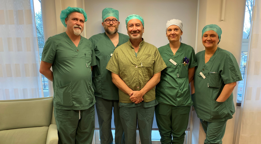 Operationsklädda läkare och sköterskor