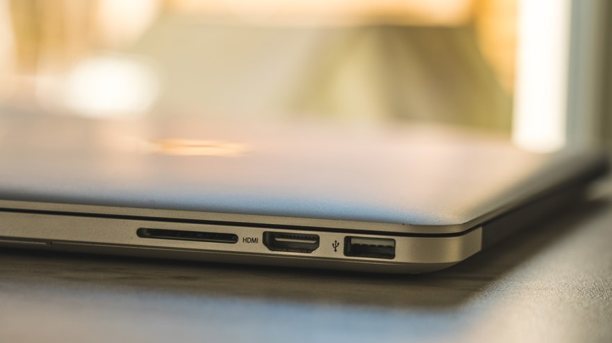 En stängd bärbar dator