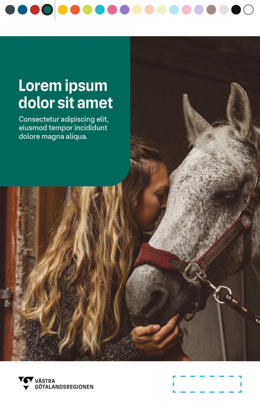 Exempelbild som visar folder med grön huvudfärg och en bild på en långhårig kvinna som lutar sin panna mot huvudet på en häst.