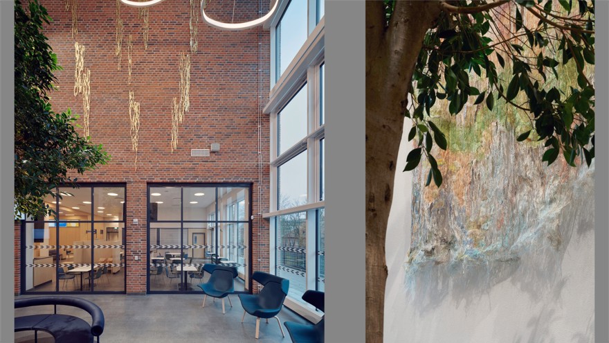 Två bilder. På den ena verket Solglitter, gyllene metall som är fäst i väggen. En närbild på nederdelen av ett textilt verk.