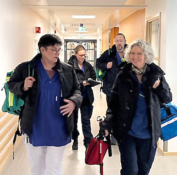 Närsjukvårdsteamet i korridor