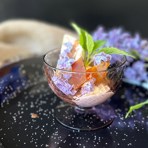 Vanljglass med gråärtscrunch nougatsås på gråärta