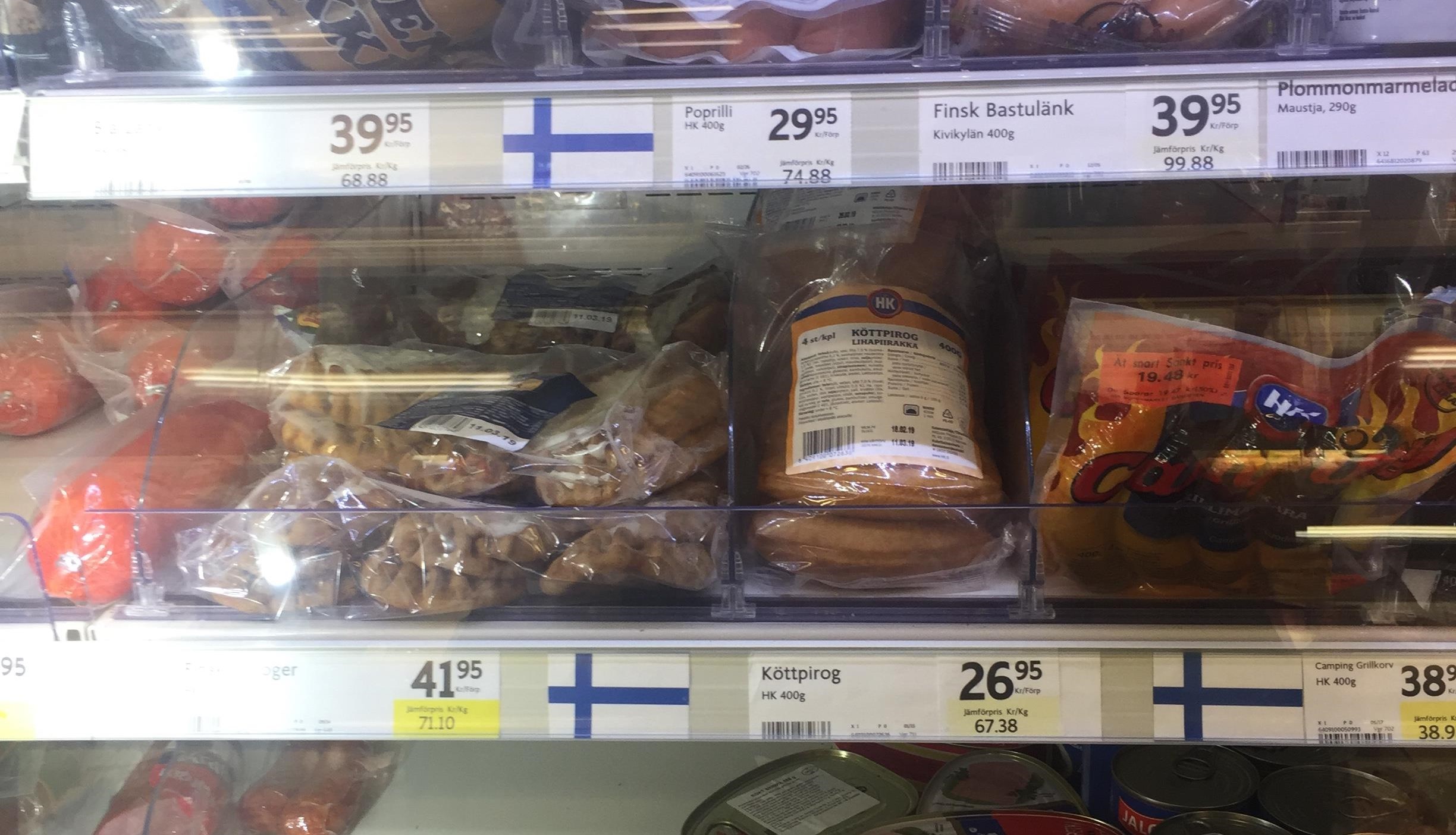 på bilden syns finska matvaror i butik
