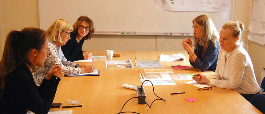 Arkitekt Pernilla Nordén, konstkonsult Cecilia Hjelm samt konstnärerna Anna Persson, Marie Isaksson och Agneta Spångberg.