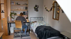 Interiörbild av möblerat internatrum