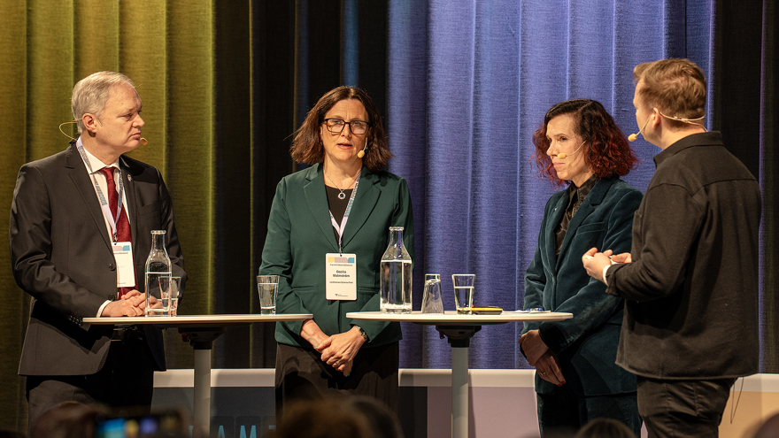 panelsamtal med Sten Tolgfors, Cecilia Malmström och Helena Lundberg Nilsson. Moderator Emanuel Karlsten.