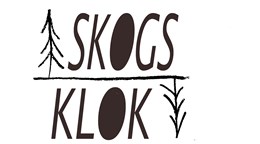 Texten "Skogsklok" tecknad