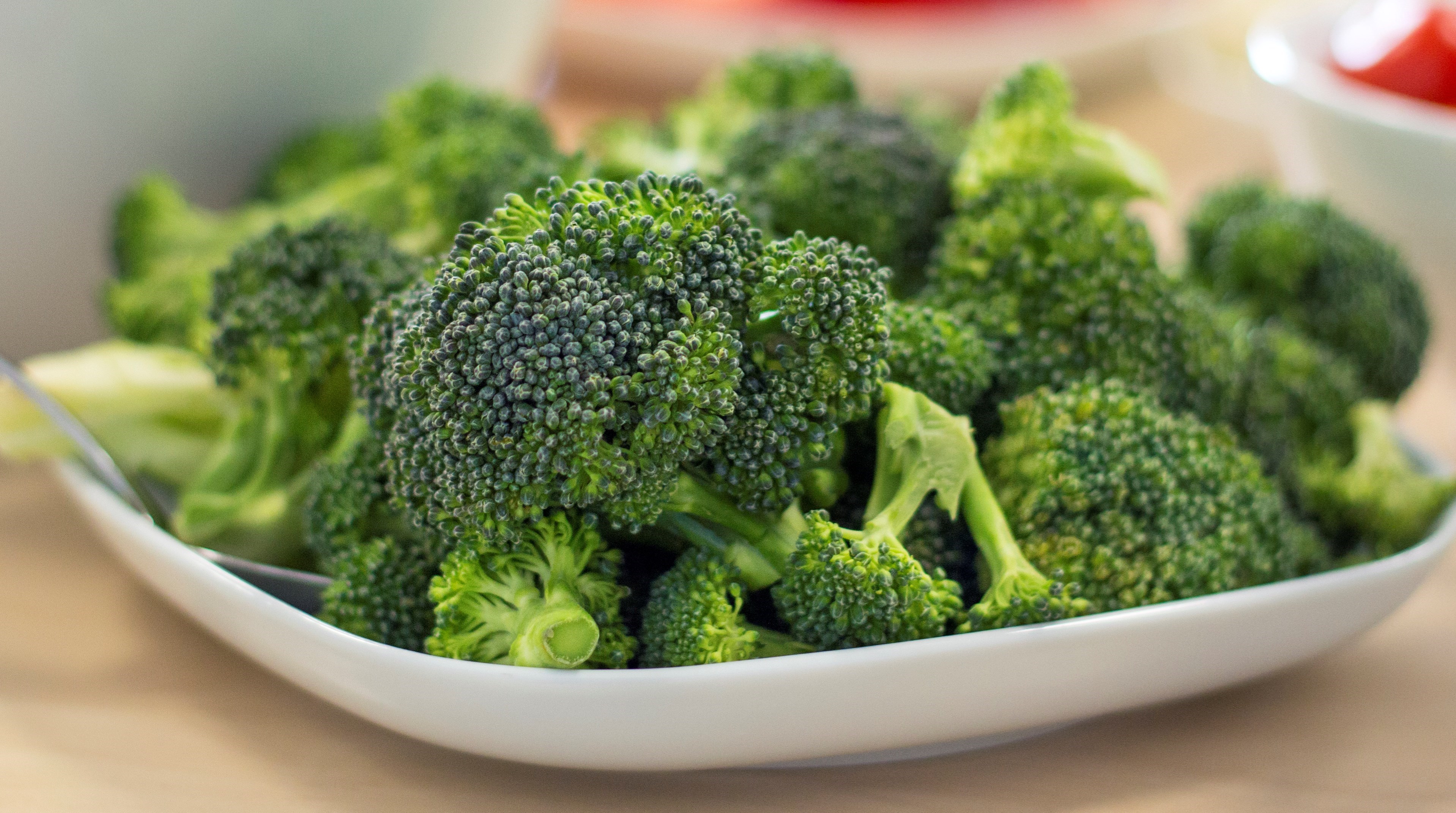 Tallrik med broccoli.