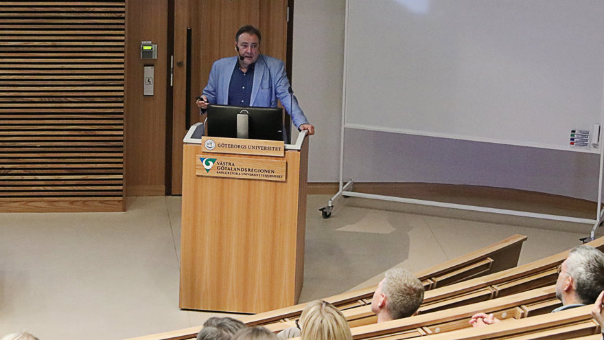 Professor Wilmar Schaufeli föreläser i Sahlgrenskas aula