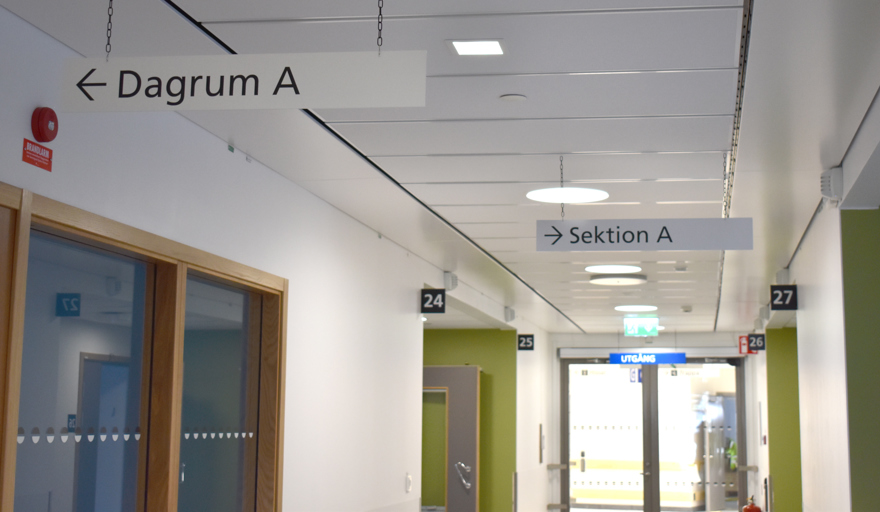 Korridor inne på en vårdavdelning.