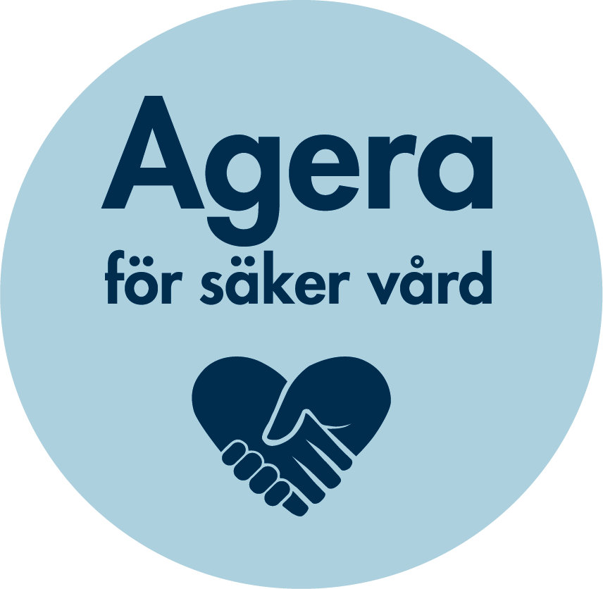 Ljusblå cirkel innehållande två händer som tar i varandra under texten Agera för säker vård