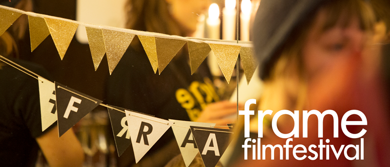Vimplar i guld och med bokstäverna F R A M E. I förgrunden en oskarp bild av en person. Frame filmfestival.