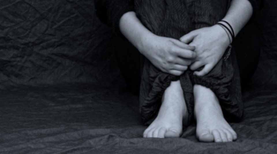 Bild på händer och fötter