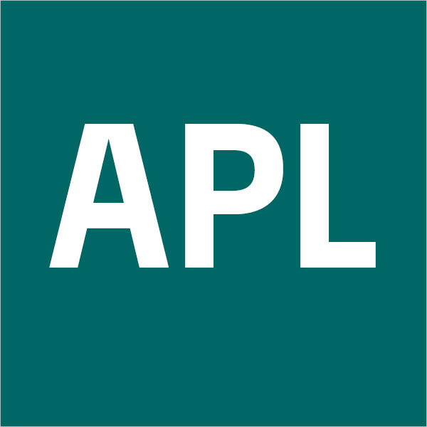 Texten APL mot en grön bakgrund