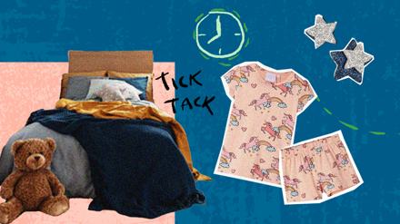 En säng och sängkläder samt en nale på golvet.