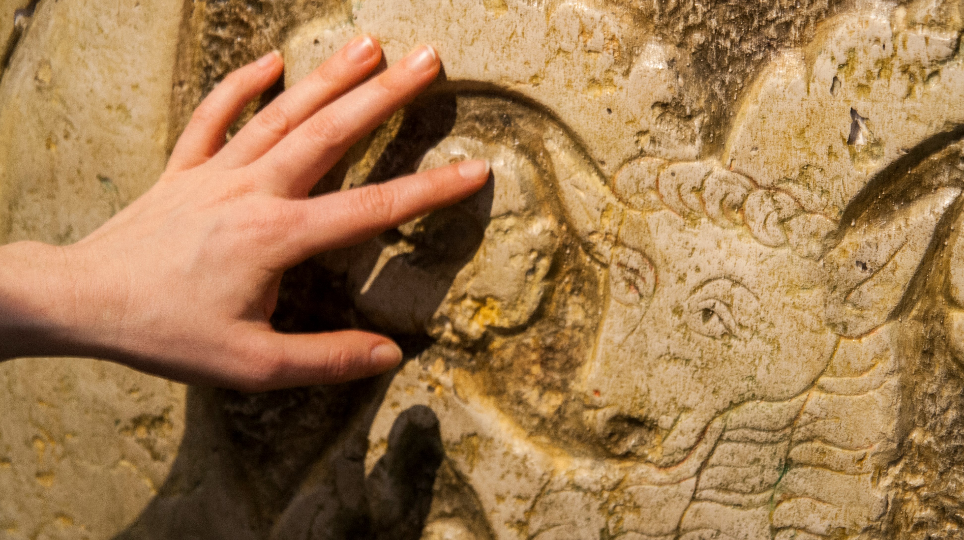 Bilder för att illustrera arbetet i projektet Jämlik kultur på Lödöse museum. Klartecken för medverkan finns från besökarna på bilderna, i sammanhanget som gäller Jämlik kultur. Bilderna på föremål är okej i alla sammanhang.