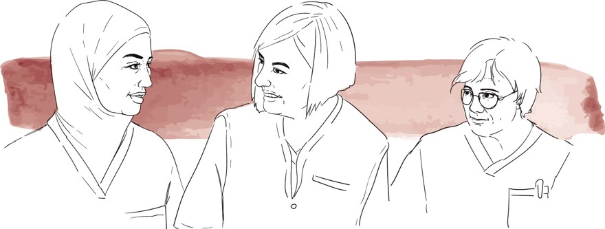 Illustration av tre personer som arbetar inom hälso- och sjukvård står på rad och pratar med varandra.