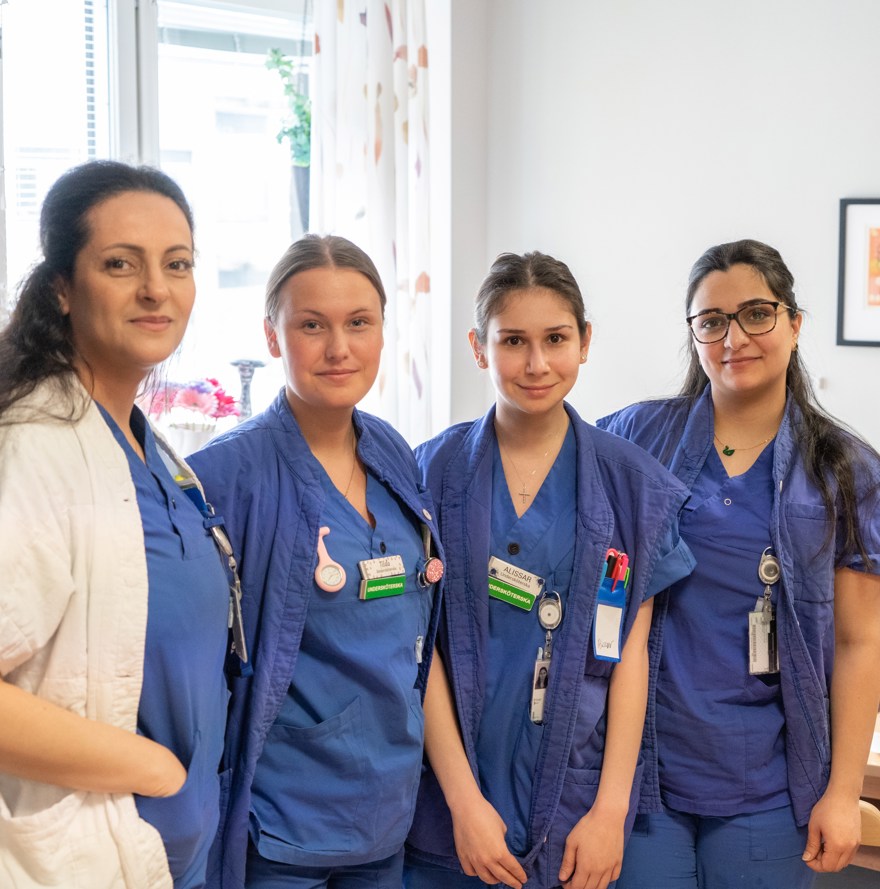 Gruppbild på fyra undersköterskor