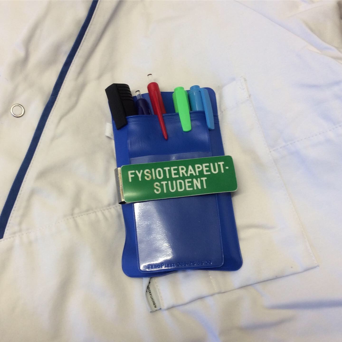 Pennfodral med texten fysioterapistudent på