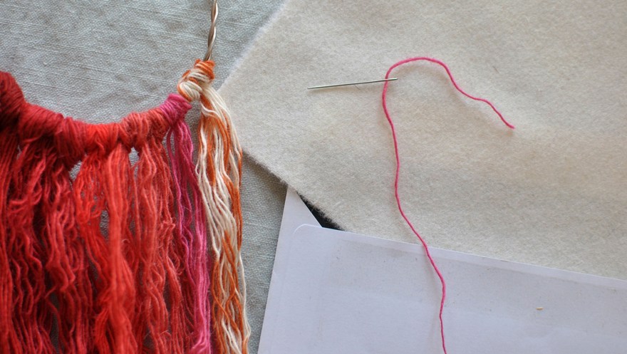 broderimaterial och kuvert