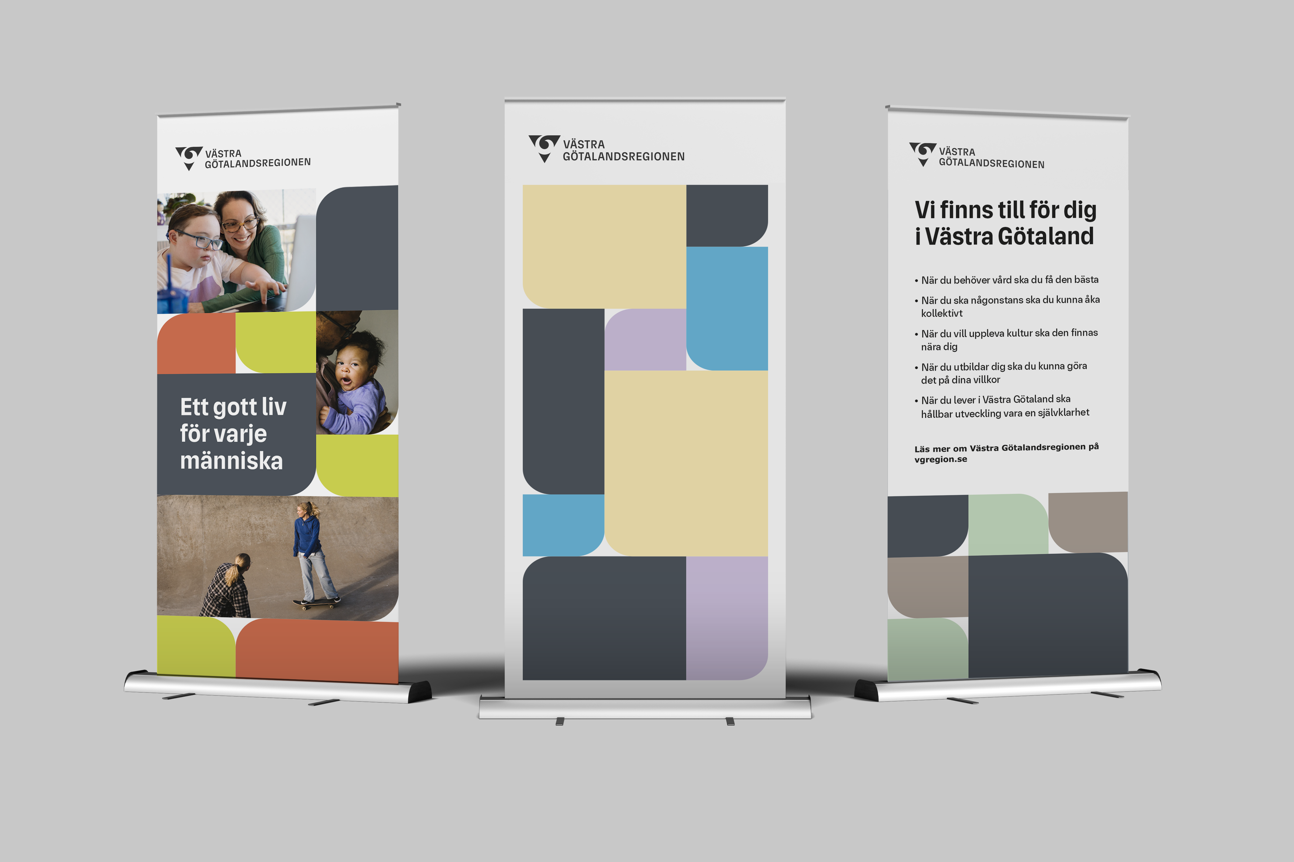 Tre exempel på roll-ups med olika färger och budskap.