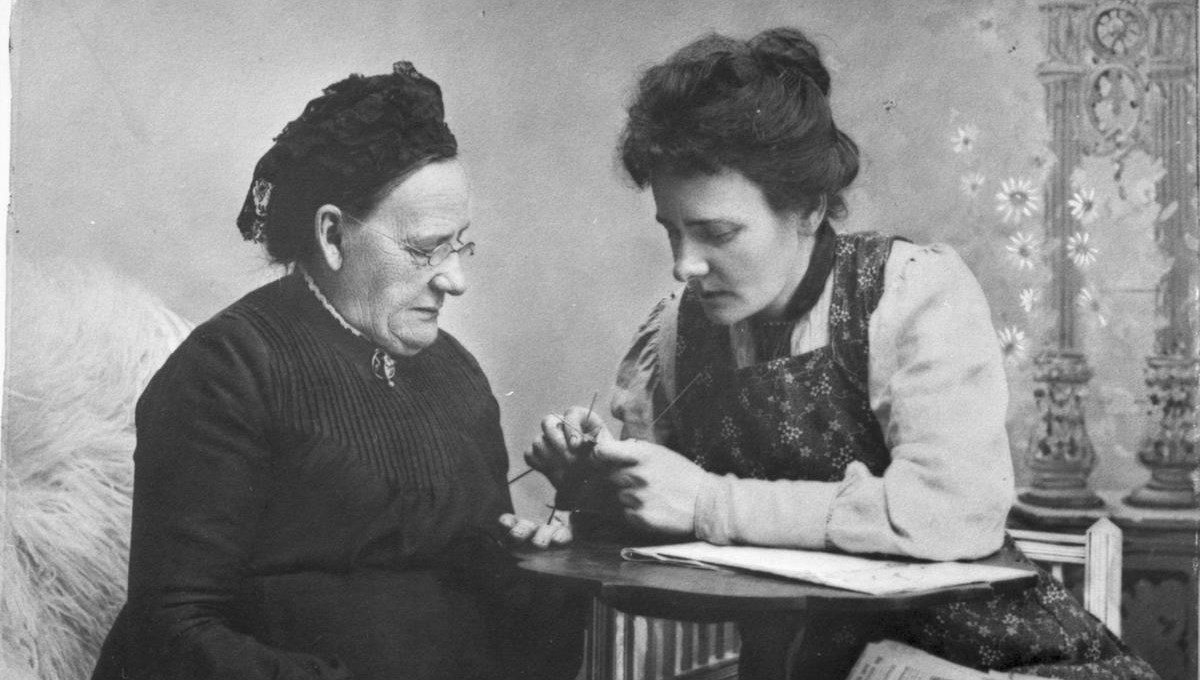 Foton av och på Hanna Ferlin, fotograf i Färgelanda runt sekelskiftet. Från Vänersborgs museums digitala samlingar.