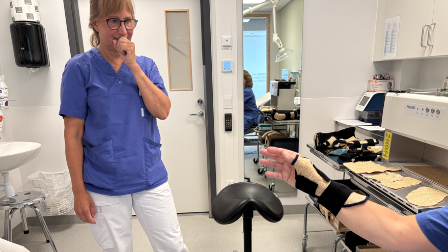 Bilden visar ortos som ger handledsstöd