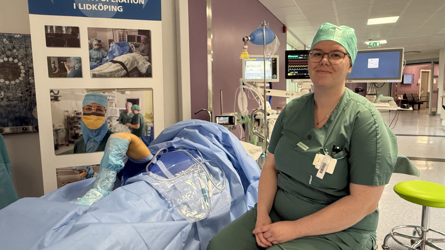 Grönklädd operationsmedarbetare