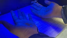 UV-ljus på händer
